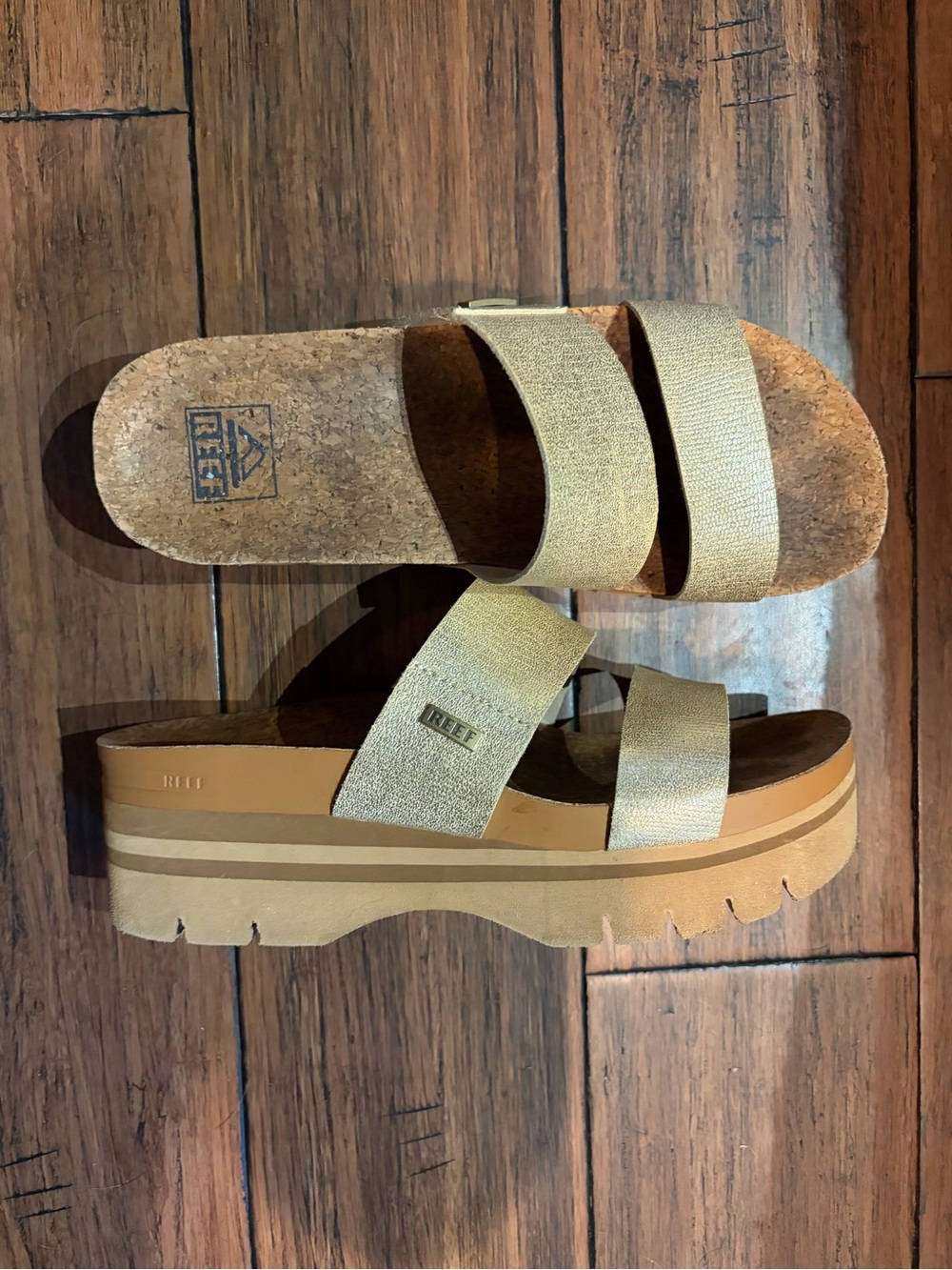 Reef Women's Cushion Vista Higher Gold Cork Sandals